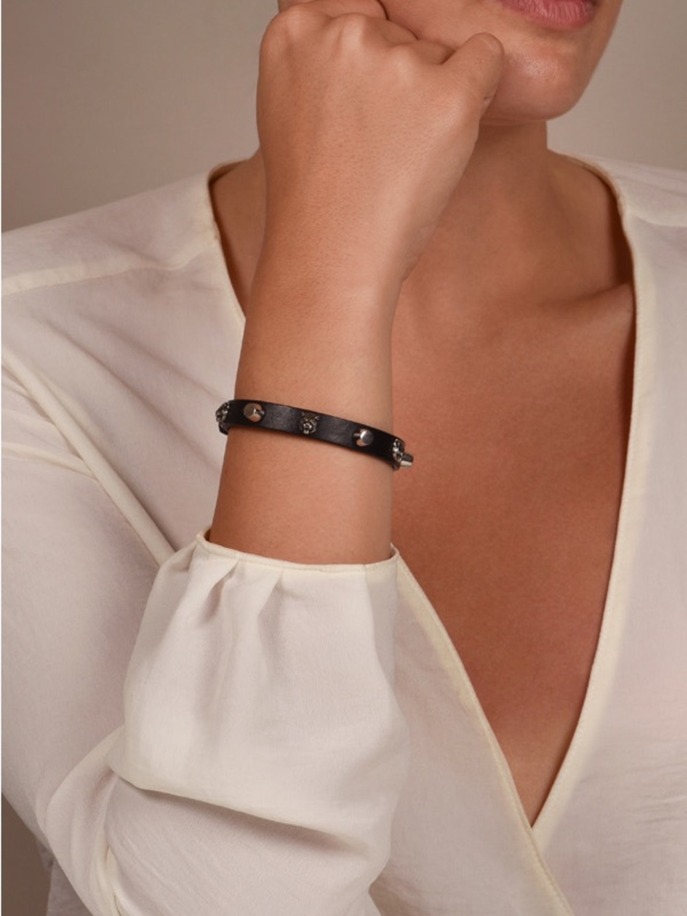 Gucci Studded Feline Head Leather Bracelet in Black - Picture 3 of 5